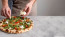 Annak ellenére, hogy reggelire, ebédre és vacsorára is pizzát evett, egy hónap alatt megdöbbentő módon három és fél kilót sikerült leadnia, és a 34 éves férfi azt mondja, hogy sokkal szálkásabb, mint amikor elkezdte. Az észak-írországi Bangorból származó Ryan azért vállalta a kihívást, hogy megmutassa, hogy a kalóriadeficites diéta akkor is működhet, ha továbbra is élvezed a kedvenc ételeidet. "A január nehéz hónap az emberek számára, ha a fitneszcélokról van szó. Célom volt, hogy rávilágítsak arra, hogy a zsírégetés nem csak a bevitt és a leadott kalóriákról szól, hanem arra is, hogy nem a korlátozásról van szó. Nem kell lemondani a kedvenc ételeinkről ahhoz, hogy eredményeket érjünk el, és arra is szerettem volna ösztönözni az embereket, hogy minél többen készítsenek maguknak ételt."
