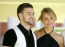 Cameron Diaz és Justin Timberlake: 2003 és 2007 között alkotott egy párt a színésznő és az énekes, és akkoriban csak úgy izzott közöttük a levegő, olyan szerelmesek voltak egymásba. Aztán 2007-ben, négy év után szakítottak, de sosem maradtak rosszba. Diaz így nyilatkozott korábbi kedvesével kapcsolatban: „Teljesen különböző emberek vagyunk, akik még mindig szeretik egymást. Justin egyszerűen csodálatos ember, és én nagyon tisztelem őt.” Timberlake osztozik exe szeretetében, ami elmondása szerint már-már barátsággá alakult, és még mindig kötődnek egymáshoz, csak már más formában.
Cameron Diaz és Justin Timberlake: 2003 és 2007 között alkotott egy párt a színésznő és az énekes, és akkoriban csak úgy izzott közöttük a levegő, olyan szerelmesek voltak egymásba. Aztán 2007-ben, négy év után szakítottak, de sosem maradtak rosszba. Diaz így nyilatkozott korábbi kedvesével kapcsolatban: „Teljesen különböző emberek vagyunk, akik még mindig szeretik egymást. Justin egyszerűen csodálatos ember, és én nagyon tisztelem őt.” Timberlake osztozik exe szeretetében, ami elmondása szerint már-már barátsággá alakult, és még mindig kötődnek egymáshoz, csak már más formában.