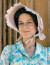 Karen Grassle - Caroline Ingalls

Caroline Ingalls hűséges felesége volt Charlesnak, és védelmező, odaadó anya. Csendes, gyengéd temperamentumával gyakran összetartotta a dolgokat, amikor nehéz idők köszöntöttek a családra. A sorozat után is aktív maradt és tucatnyi produkcióban szerepelt.
