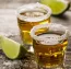 A szesztilalom bevezetése nem jelentette az alkoholfogyasztás megszűnését, hanem csak áttette azt az illegális piacra. A szesztilalom alatt virágzott a szeszcsempészet, a titkos szeszfőzdék, a speakeasyk (rejtett bárok), és a szervezett bűnözés.
A szesztilalom bevezetése nem jelentette az alkoholfogyasztás megszűnését, hanem csak áttette azt az illegális piacra. A szesztilalom alatt virágzott a szeszcsempészet, a titkos szeszfőzdék, a speakeasyk (rejtett bárok), és a szervezett bűnözés.