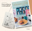Elena P. Craig, Kristen Mulrooney: Szívek szállodája - Gilmore Girls - A hivatalos szakácskönyv
Ez a pudli nem fog letojni! Az első hivatalos receptgyűjtemény a pergő nyelvű Gilmore Girls, a Szívek szállodája világából.
A Gilmore Girls: Hivatalos szakácskönyv ételeket gyűjt egybe Stars Hollow minden szegletéből és azon túlról, például a Szitakötő szállóból, a Weston cukrászdából, Al Palacsintaházából, Luke kávézójából és Emily & Richard vacsoraasztaláról. A rajongók örömüket lelik majd abban, hogy elkészíthetik kedves sorozatuk ikonikus ételeit, így például Sookie rizottóját, Mrs. Kim lenmagos muffinját, Luke sajtburgerét sült krumplival, és persze egy csésze tökéletes kávét!
Találunk itt leleményes főzőtippeket Sookie-tól, vendéglátói tippeket Micheltől, etikettre vonatkozó tanácsokat Emily Gilmore-tól, valamint Lorelai és Rory bölcsességeit arról, hogyan főzzünk gyorsan, illetve hogyan beszéljünk annál is gyorsabban.
21. Század Kiadó, 2023
Elena P. Craig, Kristen Mulrooney: Szívek szállodája - Gilmore Girls - A hivatalos szakácskönyv
Ez a pudli nem fog letojni! Az első hivatalos receptgyűjtemény a pergő nyelvű Gilmore Girls, a Szívek szállodája világából.
A Gilmore Girls: Hivatalos szakácskönyv ételeket gyűjt egybe Stars Hollow minden szegletéből és azon túlról, például a Szitakötő szállóból, a Weston cukrászdából, Al Palacsintaházából, Luke kávézójából és Emily & Richard vacsoraasztaláról. A rajongók örömüket lelik majd abban, hogy elkészíthetik kedves sorozatuk ikonikus ételeit, így például Sookie rizottóját, Mrs. Kim lenmagos muffinját, Luke sajtburgerét sült krumplival, és persze egy csésze tökéletes kávét!
Találunk itt leleményes főzőtippeket Sookie-tól, vendéglátói tippeket Micheltől, etikettre vonatkozó tanácsokat Emily Gilmore-tól, valamint Lorelai és Rory bölcsességeit arról, hogyan főzzünk gyorsan, illetve hogyan beszéljünk annál is gyorsabban.
21. Század Kiadó, 2023