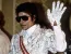 La Toya Jackson, az énekes testvére egy 2009-es interjúban elárulta, hogy bátyját az egyik fehér kesztyűjével, egy napszemüveggel, na meg persze kifogástalan sminkben temették el, amihez társult még a hófehér szett és egy nagy aranyöv is, amelyben végső nyugalomra helyezték az énekest. Ám ez még nem minden: Jacko korábban ruhatárának egyik legjelentősebb tervezőjét, Michael Busht bízta meg azzal, hogy teljesítse egyik végső kívánságát, ha arra kerül a sor, a ruhatervező pedig így is tett.
