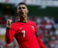 Ez persze kicsin múlott, hogy ne jöjjön össze. Portugália ugyanis nehezen tudott túljutni Szlovénián hétfőn. Cristiano Ronaldo büntetőt hibázott a hosszabbításban, és mivel miatta került nehéz helyzetben a csapat, el is sírta magát. Aztán azonban elsőként odaállt a büntetőpárbajnál, és belőtte a gólt. Mivel Diogo Costa ezután az összes tizenegyest megfogta, nem volt miről beszélni.
Ez persze kicsin múlott, hogy ne jöjjön össze. Portugália ugyanis nehezen tudott túljutni Szlovénián hétfőn. Cristiano Ronaldo büntetőt hibázott a hosszabbításban, és mivel miatta került nehéz helyzetben a csapat, el is sírta magát. Aztán azonban elsőként odaállt a büntetőpárbajnál, és belőtte a gólt. Mivel Diogo Costa ezután az összes tizenegyest megfogta, nem volt miről beszélni.