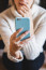 Az állandó telefonozgatás és képernyőbámulás is látásromláshoz vezet - ha ezt meg akarod előzni, telepíts olyan programokat a gépedre, amik szűrik a kék fényt vagy egyszerűen csak próbálj meg kevesebb időt a telefonoddal tölteni.
