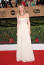 Kirsten Dunst: A színésznő csatlakozott társaihoz, Jennifer Anistonhoz és Gwyneth Paltrowhoz, akik állítólag mind kipróbálták a pH-diétát, amely a „savképző” élelmiszerek lúgosra cserélését javasolja. Ezáltal elhagyta a húst, a halat, a tejtermékeket és a tojást, illetve a gabonákat, helyette csak gyümölcsöket, dióféléket, babot és zöldségeket evett. Persze egy részről jó, hogy egészséges hozzávalókat iktatott be az életébe, de valljuk be, az állítólagos savképzők mellőzésével komoly tápanyaghiányt generált magának a szervezetében.
