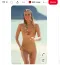Bo Derek karrierje 1979-ben vett hatalmas fordulatot, amikor megkapta a Bombanő főszerepét. A film egyik ikonikus jelenete, amelyben fonott hajjal és fürdőruhában jelenik meg, örökre bevésődött a nézők emlékezetébe. Ez a szerep nemcsak ismertté, hanem azonnal rajongott sztárrá tette, különösen a férfi közönség körében. A hirtelen jött siker azonban nehézségeket is hozott: bár több filmszerepet is kapott, ezek közül kevés tudta megismételni első nagy dobásának sikerét. Ennek ellenére neve a mai napig egy korszak meghatározó alakjaként él a köztudatban.
Bo Derek karrierje 1979-ben vett hatalmas fordulatot, amikor megkapta a Bombanő főszerepét. A film egyik ikonikus jelenete, amelyben fonott hajjal és fürdőruhában jelenik meg, örökre bevésődött a nézők emlékezetébe. Ez a szerep nemcsak ismertté, hanem azonnal rajongott sztárrá tette, különösen a férfi közönség körében. A hirtelen jött siker azonban nehézségeket is hozott: bár több filmszerepet is kapott, ezek közül kevés tudta megismételni első nagy dobásának sikerét. Ennek ellenére neve a mai napig egy korszak meghatározó alakjaként él a köztudatban.