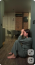 4. Antidepresszánsok (Fluvoxamin, Amitriptilin, Escitalopram) - Az antidepresszánsok és a kávé kapcsolata kétirányú veszélyt hordoz. Egyrészt bizonyos szerek, mint a fluvoxamin, jelentősen lassítják a koffein lebomlását a szervezetben. Ez azt jelenti, hogy egyetlen csésze kávé hatása is órákkal tovább tarthat, ami súlyos alvászavarokhoz, szorongáshoz és heves szívdobogáshoz vezethet. Másrészt a kávé gátolhatja a gyógyszer hatóanyagainak felszívódását a bélrendszerben. Egyes tanulmányok szerint a nagy mennyiségű kávéfogyasztás akár 50%-kal is csökkentheti az antidepresszánsok hasznosulását. A szakemberek szerint ezeket a pirulákat kizárólag vízzel szabad bevenni, és a nap hátralévő részében is érdemes minimálisra csökkenteni a koffeinbevitelt a terápia sikere érdekében.
