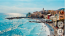 5. Bogliasco Beach, Olaszország - A rangsor ötödik helyén a romantikus és festői Olaszország egyik rejtett gyöngyszeme, a Bogliasco Beach végzett. Ez a varázslatos, liguriai tengerparton található strand tökéletesen ötvözi az olasz építészet klasszikus, színes házainak látványát a tenger megnyugtató morajlásával. Nem egy tipikus, hatalmas és zsúfolt turistaparadicsomról van szó, hanem egy intim, sziklás és kavicsos öbölről, amely a helyiek és a autentikus olasz hangulatra vágyó utazók abszolút kedvence. A kristálytiszta, mélykék víz és a háttérben magasodó sziklák drámai, mégis megnyugtató díszletet biztosítanak az ide látogatóknak.
