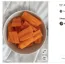Sárgarépa: jót tesz a fogaknak

A répa szintén nagyszerű, ropogós és egészséges csemege. Alacsony a kalóriatartalma, miközben gazdag rostokban és vitaminokban. Rágcsálása kifejezetten jótékony hatással lehet a kutya fogainak tisztaságára és a szájhigiéniára. Nyersen és főve is tálalható, de minden esetben vaj és fűszerek nélkül tedd a kutyád elé!
