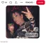 Kris Jenner hetvenedik születésnapja nem csupán egy egyszerű családi összejövetel volt, hanem egy olyan nagyszabású ünneplés, amely méltón tükrözte évtizedes munkáját és társadalmi szerepét. A rendezvényt egy barátjuk, egy ismert üzletember és párja otthonában tartották, és a vendéglista a nemzetközi sztárvilág legnagyobb neveitől volt hangos. A zenétől kezdve a látványvilágig minden részlet gondosan megtervezett volt, a tematika pedig eleganciát és játékosságot hozott a különleges estére. A vendégek nem használhattak telefonokat, így a pillanatok megélése került előtérbe, ami ritka és értékes élményt adott ennek a korosztálynak is. A családtagok, különösen Kris gyermekei, egész este ünnepelték őt a táncparketten, és sokak szerint ez volt az egyik legszemélyesebb, legmeghittebb esemény, amelyet valaha szerveztek neki. A hatalmas ünneplés azonban hatással volt egy másik hagyományra is...
Kris Jenner hetvenedik születésnapja nem csupán egy egyszerű családi összejövetel volt, hanem egy olyan nagyszabású ünneplés, amely méltón tükrözte évtizedes munkáját és társadalmi szerepét. A rendezvényt egy barátjuk, egy ismert üzletember és párja otthonában tartották, és a vendéglista a nemzetközi sztárvilág legnagyobb neveitől volt hangos. A zenétől kezdve a látványvilágig minden részlet gondosan megtervezett volt, a tematika pedig eleganciát és játékosságot hozott a különleges estére. A vendégek nem használhattak telefonokat, így a pillanatok megélése került előtérbe, ami ritka és értékes élményt adott ennek a korosztálynak is. A családtagok, különösen Kris gyermekei, egész este ünnepelték őt a táncparketten, és sokak szerint ez volt az egyik legszemélyesebb, legmeghittebb esemény, amelyet valaha szerveztek neki. A hatalmas ünneplés azonban hatással volt egy másik hagyományra is...