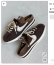 A hátul nyitott cipő láttán sokaknak valószínűleg az első gondolata az lesz: de mi van, amikor hideg lesz? Szerencsére a sneaker mule egyik előnye, hogy zoknival is bátran viselhető.
Egy egyszerű fehér sportzokni kifejezetten jól illik a sportosabb változatokhoz, de egy bordázott, vastagabb modell is működhet, ha már hűvösebbre fordul az idő. A zokni ráadásul még inkább kiemeli, hogy ez nem egy otthoni papucs, hanem tudatosan választott divatdarab.
A lényeg az arányokon van: ha a cipő vastagabb, robusztusabb talpú, akkor jól mutathat lazább nadrágokkal és hosszabb szoknyákkal is. A letisztultabb, vékony talpú fazonok viszont elegánsabb összeállításokba is könnyebben beilleszthetők.
A hátul nyitott cipő láttán sokaknak valószínűleg az első gondolata az lesz: de mi van, amikor hideg lesz? Szerencsére a sneaker mule egyik előnye, hogy zoknival is bátran viselhető.
Egy egyszerű fehér sportzokni kifejezetten jól illik a sportosabb változatokhoz, de egy bordázott, vastagabb modell is működhet, ha már hűvösebbre fordul az idő. A zokni ráadásul még inkább kiemeli, hogy ez nem egy otthoni papucs, hanem tudatosan választott divatdarab.
A lényeg az arányokon van: ha a cipő vastagabb, robusztusabb talpú, akkor jól mutathat lazább nadrágokkal és hosszabb szoknyákkal is. A letisztultabb, vékony talpú fazonok viszont elegánsabb összeállításokba is könnyebben beilleszthetők.