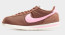Nike W Cortez TXT: 23.990 HUF
Nike W Cortez TXT: 23.990 HUF