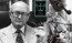 A szovjet Vlagyimir Demihov híres, kétfejű kutyás kísérletei után az amerikai idegsebész, Dr. Robert White még messzebbre ment: célja az volt, hogy teljes fejátültetést hajtson végre kísérleti állatokon, előkészítve a terepet az emberi fejátültetésekhez. White 1970-ben sikeresen átültette egy majom fejét egy másik majom testére. Az állat a műtét után felébredt, tudott enni, követni a szemeivel a mozgást, sőt, morogva próbálta megharapni az orvosokat. Mivel a gerincvelő idegpályáit akkoriban (és a mai napig) nem tudták visszakötni, az állat a nyakától lefelé teljesen lebénult, és a kilökődési reakciók miatt néhány nap múlva elpusztult. White élete végéig hitt abban, hogy a technológia egy nap mentőöv lehet súlyos bénulásban szenvedő emberek számára.
A szovjet Vlagyimir Demihov híres, kétfejű kutyás kísérletei után az amerikai idegsebész, Dr. Robert White még messzebbre ment: célja az volt, hogy teljes fejátültetést hajtson végre kísérleti állatokon, előkészítve a terepet az emberi fejátültetésekhez. White 1970-ben sikeresen átültette egy majom fejét egy másik majom testére. Az állat a műtét után felébredt, tudott enni, követni a szemeivel a mozgást, sőt, morogva próbálta megharapni az orvosokat. Mivel a gerincvelő idegpályáit akkoriban (és a mai napig) nem tudták visszakötni, az állat a nyakától lefelé teljesen lebénult, és a kilökődési reakciók miatt néhány nap múlva elpusztult. White élete végéig hitt abban, hogy a technológia egy nap mentőöv lehet súlyos bénulásban szenvedő emberek számára.