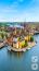 4. Stockholm, Svédország – A vizek felett lebegő északi szépség - Stockholm egy zseniális építészeti és természeti remekmű, amelyet tizennégy szigetre építettek, és amelyet több mint ötven híd köt össze, így nem véletlenül nevezik Észak Velencéjének. A svéd fővárosban a tiszta, csillogó víz és a buja, zöld parkok közvetlenül találkoznak a fenséges királyi palotákkal és a modern dizájnnal. Gamla Stan, vagyis a történelmi óváros a sárga és okkersárga színekben pompázó, 13. századi épületeivel és szűk, kanyargós utcáival igazi időutazást kínál, miközben a város progresszív, fenntartható és hihetetlenül tiszta atmoszférája a jövőbe mutat.
