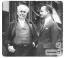 Bár az 1910-es években elfogatóparancsok elől bujkált, Napoleon Hill később azt a merész állítást tette, hogy ebben az időszakban – konkrétan az első világháború idején – állásajánlatot kapott Woodrow Wilson elnöktől.
Hill azt is állította, hogy a Fehér Házban volt Woodrow Wilson elnökkel, amikor a németek a megadás küszöbén álltak, és tanácsokat adott Wilsonnak arra vonatkozóan, hogyan reagáljon a helyzetre.
Hill valójában elnökök és befolyásos üzletemberek bizalmasának állította be magát. De volt-e bármilyen bizonyíték fennkölt állításaira?
Az egyetlen fényképes bizonyíték egy kép Hillről és Thomas Edisonról.
Az 1923-ban készült fotót később „merész mutatványnak” nevezték. Hill rábeszélte magát, hogy részt vegyen egy Edison-konferencián, ahol megpróbált átadni Edisonnak egy érmet. A fotó elkészítése után Edison visszaadta az érmet.
Bár az 1910-es években elfogatóparancsok elől bujkált, Napoleon Hill később azt a merész állítást tette, hogy ebben az időszakban – konkrétan az első világháború idején – állásajánlatot kapott Woodrow Wilson elnöktől.
Hill azt is állította, hogy a Fehér Házban volt Woodrow Wilson elnökkel, amikor a németek a megadás küszöbén álltak, és tanácsokat adott Wilsonnak arra vonatkozóan, hogyan reagáljon a helyzetre.
Hill valójában elnökök és befolyásos üzletemberek bizalmasának állította be magát. De volt-e bármilyen bizonyíték fennkölt állításaira?
Az egyetlen fényképes bizonyíték egy kép Hillről és Thomas Edisonról.
Az 1923-ban készült fotót később „merész mutatványnak” nevezték. Hill rábeszélte magát, hogy részt vegyen egy Edison-konferencián, ahol megpróbált átadni Edisonnak egy érmet. A fotó elkészítése után Edison visszaadta az érmet.