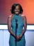 De nem ő az egyetlen, aki negyven vagy ötven felett ért fel a csúcsra. Viola Davis évtizedekig elismert, de széles körben alig ismert színházi színésznőként dolgozott, mielőtt 43 évesen a Kétely című film 8 perces, felejthetetlen alakításával elnyerte élete első Oscar-jelölését. Ma az egyetlen fekete színésznő, aki elérte a rangos EGOT-státuszt (Emmy-, Grammy-, Oscar- és Tony-díj). Vagy Kathryn Hahn, akit éveken át a „főszereplő legjobb barátnőjeként” skatulyázták be, mielőtt 47 évesen a Marvel-univerzum egyik legnépszerűbb és legsokoldalúbb figurájává vált volna.
De nem ő az egyetlen, aki negyven vagy ötven felett ért fel a csúcsra. Viola Davis évtizedekig elismert, de széles körben alig ismert színházi színésznőként dolgozott, mielőtt 43 évesen a Kétely című film 8 perces, felejthetetlen alakításával elnyerte élete első Oscar-jelölését. Ma az egyetlen fekete színésznő, aki elérte a rangos EGOT-státuszt (Emmy-, Grammy-, Oscar- és Tony-díj). Vagy Kathryn Hahn, akit éveken át a „főszereplő legjobb barátnőjeként” skatulyázták be, mielőtt 47 évesen a Marvel-univerzum egyik legnépszerűbb és legsokoldalúbb figurájává vált volna.