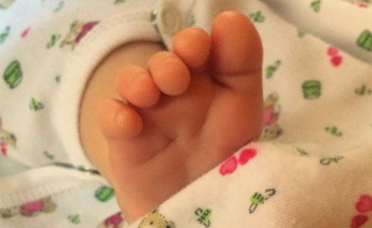 Se kézen, se lábon nincs piros szalag Se kézen, se lábon nincs piros szalag