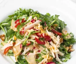 Zellersaláta 10 perc alatt: villámgyors, pofonegyszerű és rendkívül egészséges! Zellersaláta 10 perc alatt: villámgyors, pofonegyszerű és rendkívül egészséges!