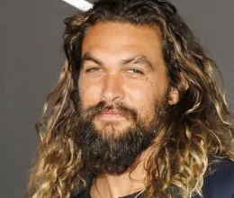 Jason Momoa leborotválta a szakállát, majd tükörbe nézett, és elborzadt a látványtól - Videó Jason Momoa leborotválta a szakállát, majd tükörbe nézett, és elborzadt a látványtól - Videó