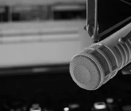 Hiába kérlelte a gyorshajtó sofőrt, hogy lépjen a fékre: 25 éve szenvedett halálos autóbalesetet a magyar szinkron egyik legnagyobb legendája Hiába kérlelte a gyorshajtó sofőrt, hogy lépjen a fékre: 25 éve szenvedett halálos autóbalesetet a magyar szinkron egyik legnagyobb legendája