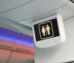 A stewardess figyelmeztet: sosem szabad vécépapírt használnod a repülőgép mosdójában - ezt csináld helyette A stewardess figyelmeztet: sosem szabad vécépapírt használnod a repülőgép mosdójában - ezt csináld helyette