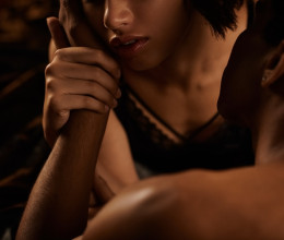 A férj beleegyezett, hogy a neje idegen férfiakkal bújjon ágyba, a célegyenesben mégis meggondolta magát: sokkoló, amit tett A férj beleegyezett, hogy a neje idegen férfiakkal bújjon ágyba, a célegyenesben mégis meggondolta magát: sokkoló, amit tett