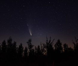 Ebben az évezredben nem láthatod többet, úgyhogy emeld az égre a tekinteted: káprázatos üstökös közelíti meg a Földet