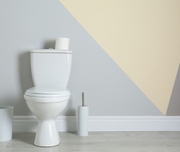 Nem a só vagy a szódabikarbóna az: ezzel a porral a sárga vécékagyló újra hófehér lesz