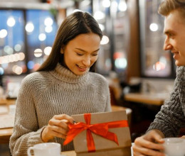 Ajándékhoroszkóp 2025: Erre vágynak igazán a csillagjegyek idén karácsonykor