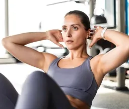 Felejtsd el a felüléseket: ettől a sokoldalú hasizomgyakorlattól azonnal elmúlik a hátfájás