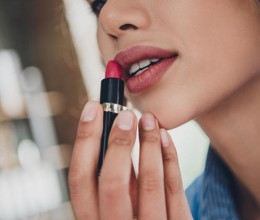 Szájfeltöltés helyett: Próbáld ki ezt a koreai sminktechnikát, ami azonnal teltebbé varázsolja az ajkakat