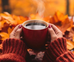 Nem a citromos tea az: 4 forró ital, ami nem csak felmelegít, de megnyugtatja a torkod a hideg időszakban