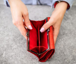 Ez a pénztárcaszín mágnesként vonzza a pénzügyi problémákat – neked is ilyen van?