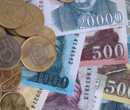Óriási spórolás jöhet: 1350 milliárd forintot nyerhet a kormány a 14. havi nyugdíjtételek befagyasztásával Óriási spórolás jöhet: 1350 milliárd forintot nyerhet a kormány a 14. havi nyugdíjtételek befagyasztásával