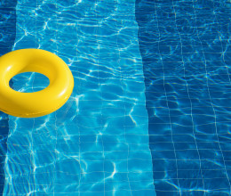 Így kerülhet bele a medence vízébe a halált okozó amőba