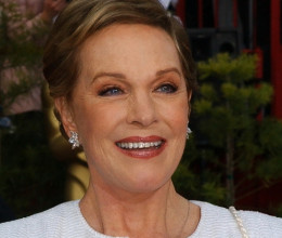 Így néz ki ma, 90 évesen a Neveletlen hercegnő Clarisse királynője: Julie Andrews 3 év után mutatkozott újra a nyilvánosság előtt Így néz ki ma, 90 évesen a Neveletlen hercegnő Clarisse királynője: Julie Andrews 3 év után mutatkozott újra a nyilvánosság előtt