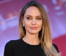 Angelina Jolie olyan átlátszó pucérruhát vett fel, hogy mindenkinek elakadt a lélegzete