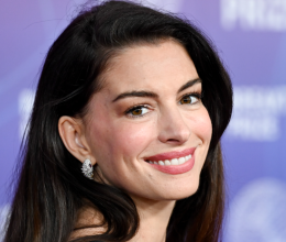 Anne Hathaway felvette a leggyönyörűbb kabátruhát, amit valaha láttunk: tökéletes volt benne Anne Hathaway felvette a leggyönyörűbb kabátruhát, amit valaha láttunk: tökéletes volt benne
