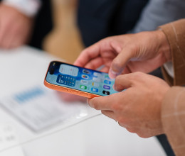 Sokan kíváncsiak most erre az új telefonra: egyetlen hátoldali kamerája négy lencsét helyettesít