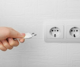 Ez az 5 háztartási tárgy kikapcsolva is több áramot fogyaszt, mint a bekapcsolt tévéd