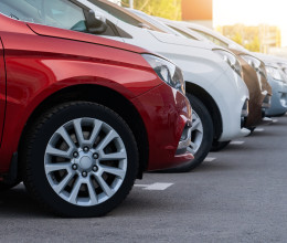 Ezek a gombok sokat segíthetnek vezetés közben, de az autósok közül sokan azt sem tudják, mire valók