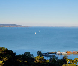 Veszélyes jelenetek a Balaton vízén, még alacsony vízállásnál is megtörténhet a baj Veszélyes jelenetek a Balaton vízén, még alacsony vízállásnál is megtörténhet a baj