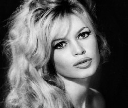 Így festett Brigitte Bardot menyasszonyként: 3 bámulatosan gyönyörű ruhája is volt a francia színésznőnek Így festett Brigitte Bardot menyasszonyként: 3 bámulatosan gyönyörű ruhája is volt a francia színésznőnek