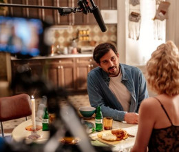 Apa és fia együtt a filmvásznon: Szabó Kimmel Tamás kisfia mindenkit levett a lábáról a Beléd estem forgatásán