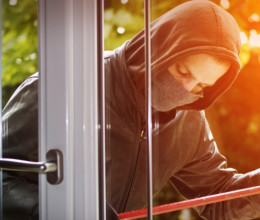 Ezt az apró jelet a bejárati ajtón soha ne hagyd figyelmen kívül: akár betörők is hagyhatták Ezt az apró jelet a bejárati ajtón soha ne hagyd figyelmen kívül: akár betörők is hagyhatták