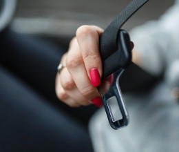 Rendkívül szigorú szabály lépett életbe a magyar utakon: mostantól akkor is megbüntethetnek a biztonsági öv miatt, ha be vagy csatolva Rendkívül szigorú szabály lépett életbe a magyar utakon: mostantól akkor is megbüntethetnek a biztonsági öv miatt, ha be vagy csatolva