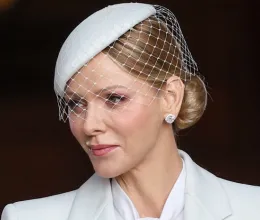 Charlène hercegné megtalálta a tökéletes ünnepi ruhát: ebben a szettben a monacói stílusikon maga volt a karácsonyi csoda