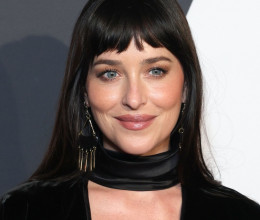 Dakota Johnson olyan kivágott ruhát vett fel, hogy egy pillanatra mindenkinek elakadt a lélegzete: mi is csak pislogunk Dakota Johnson olyan kivágott ruhát vett fel, hogy egy pillanatra mindenkinek elakadt a lélegzete: mi is csak pislogunk