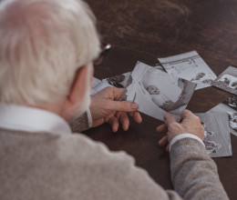 Csak egy csésze tea kell hozzá – korai jelek, hogy szeretted demenciával küzd