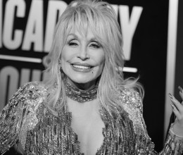 Meglepetést rejtő dobozt hagyott hátra Dolly Parton: 20 év múlva nyitható